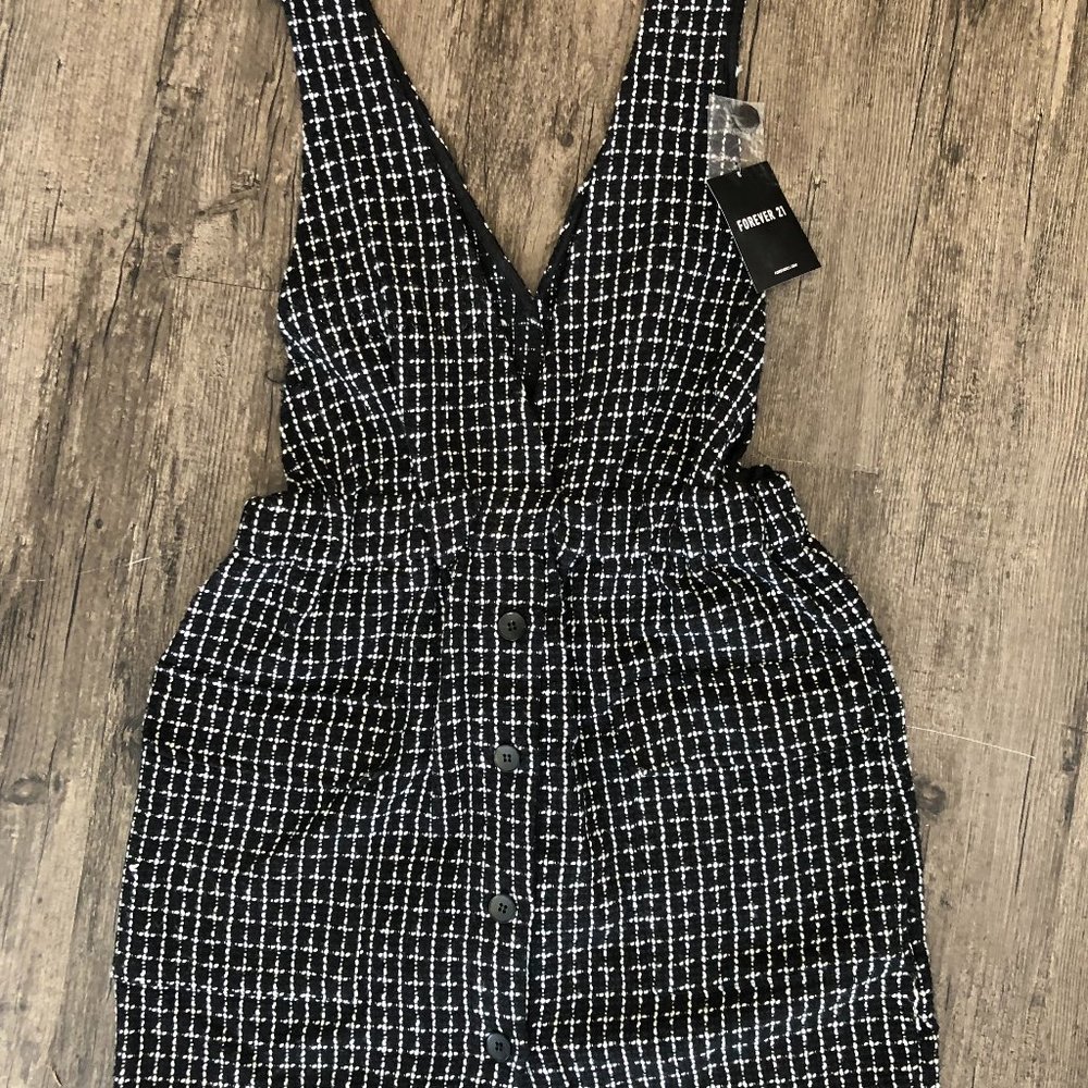 Forever 21 Grid Paid Blank and White Button with Pockets